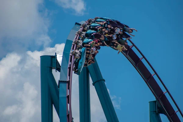 Orlando Florydzie Lipca 2019 Osoby Korzystające Mako Rollercoaster Seaworld — Zdjęcie stockowe