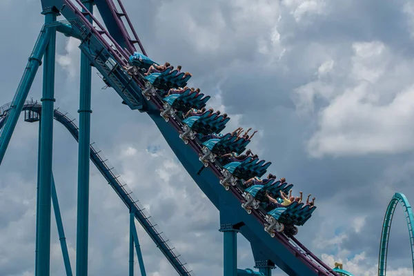 Orlando Florida Temmuz 2019 Seaworld Mako Rollercoaster Keyfini Çıkaran Lar — Stok fotoğraf