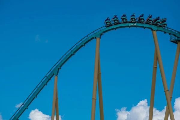 Orlando Florida Július 2019 Emberek Élvezik Lovaglás Kraken Rollercoaster Nyári — Stock Fotó