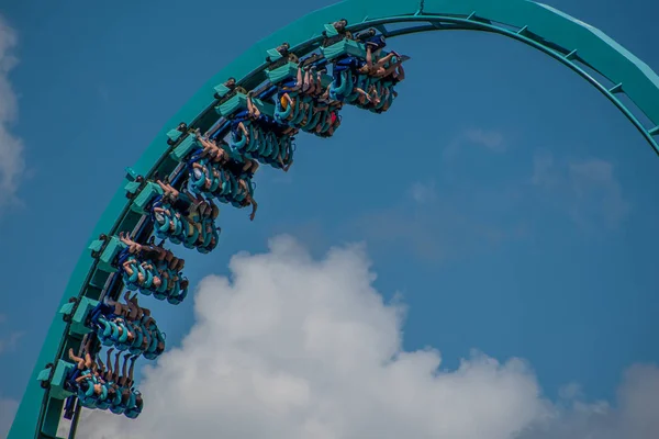 Orlando Florida Július 2019 Emberek Szórakoztunk Csodálatos Mako Rollercoaster Seaworld — Stock Fotó