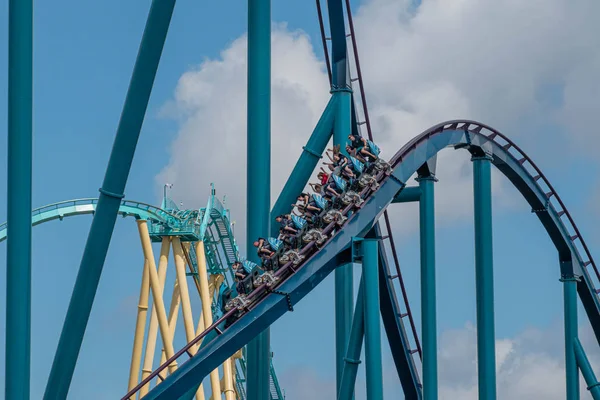 Orlando Florida Juli 2019 Mensen Met Plezier Rijden Mako Rollercoaster — Stockfoto