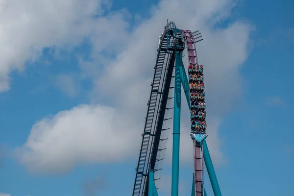 Orlando Florida Julho 2019 Pessoas Divertindo Montando Mako Montanha Russa — Fotografia de Stock