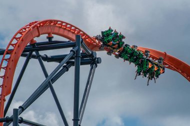 Tampa Körfezi, Florida. 08 Ağustos 2019. İnsanlar yaz tatili 11 sırasında inanılmaz Dicle rollercoaster zevk.