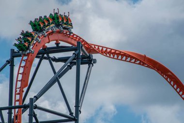  Tampa Körfezi, Florida. 08 Ağustos 2019. İnsanlar yaz tatili 13 sırasında inanılmaz Dicle rollercoaster zevk.