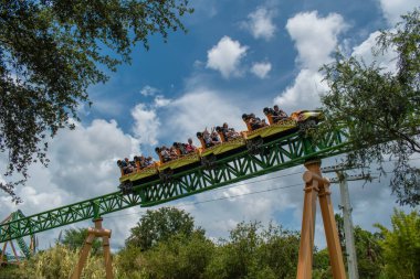 Tampa Körfezi, Florida. 08 Ağustos 2019. İnsanlar müthiş Cheetah Hunt rollercoaster zevk , geçen yaz tatili sırasında 66