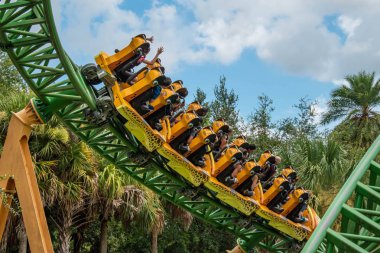 Tampa Körfezi, Florida. 08 Ağustos 2019. İnsanlar eğlenceli inanılmaz Çita Hunt rollercoaster , geçen yaz tatili 19 sırasında