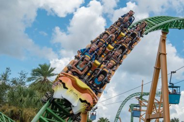 Tampa Körfezi, Florida. 08 Ağustos 2019. İnsanlar eğlenceli inanılmaz Çita Hunt rollercoaster , geçen yaz tatili 22 sırasında