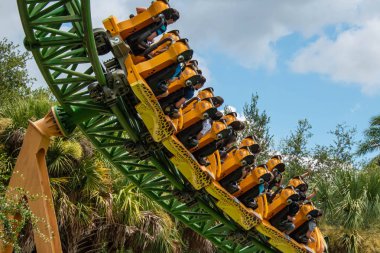 Tampa Körfezi, Florida. 08 Ağustos 2019. İnsanlar eğlenceli inanılmaz Çita Hunt rollercoaster , geçen yaz tatili 27 sırasında