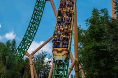  Tampa Körfezi, Florida. 08 Ağustos 2019. İnsanlar fun müthiş Çita Hunt rollercoaster lightblue bulutlu gökyüzü arka plan 51.