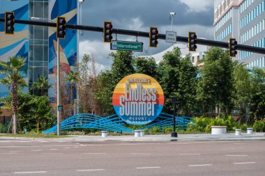 Orlando, Florida. 07 Ağustos 2019 . Uluslararası Sürücü sonsuz Summer Resort işareti.