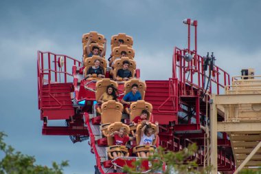 Orlando, Florida. 07 Ağustos 2019. Universal Studios 20 inanılmaz Hollywood Rip Ride Rockit rollercoaster zevk İnsanlar.