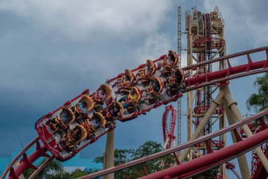 Orlando, Florida. 07 Ağustos 2019. Universal Studios 28 inanılmaz Hollywood Rip Ride Rockit rollercoaster zevk İnsanlar