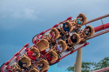 Orlando, Florida. 07 Ağustos 2019. Universal Studios 30 inanılmaz Hollywood Rip Ride Rockit rollercoaster zevk İnsanlar