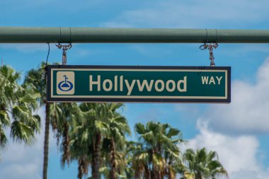 Orlando, Florida. 07 Ağustos 2019. Universal Studios alanında Hollywood Bulvarı işareti üst görünümü.