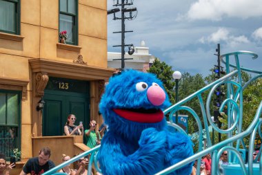 Orlando, Florida. 07 Ağustos 2019. Seaworld 2 susam Sokak Partisi Parade çerez canavar