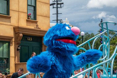 Orlando, Florida. 07 Ağustos 2019. Seaworld 1 susam Sokak Partisi Parade çerez canavar