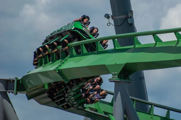 Orlando Florida Srpna 2019 Lidé Těší Úžasným Horské Dráze Neuvěřitelného — Stock fotografie