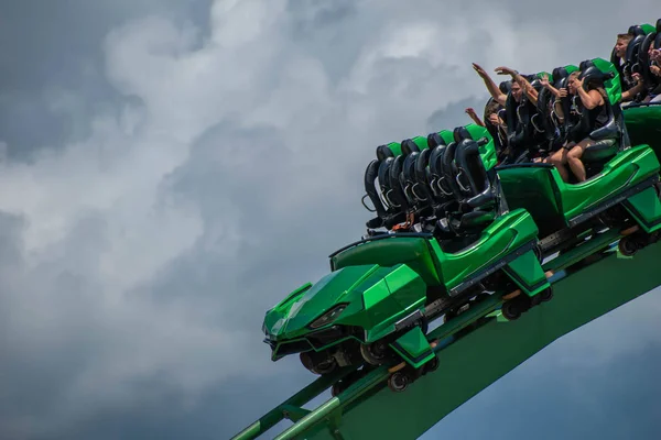 Orlando Florida Agosto 2019 Pessoas Divertindo Incrível Incredible Hulk Rollercoaster — Fotografia de Stock