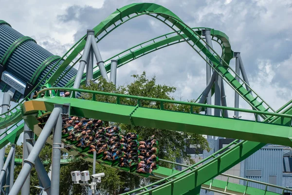 Orlando Florida Agosto 2019 Pessoas Divertindo Incrível Incredible Hulk Rollercoaster — Fotografia de Stock