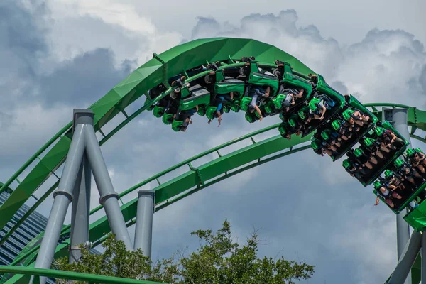 Orlando Florida Agosto 2019 Gente Divierte Terriblemente Increíble Montaña Rusa —  Fotos de Stock