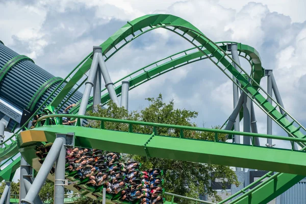 Orlando Florida Augusztus 2019 Emberek Szórakoztunk Félelmetes Hihetetlen Hulk Hullámvasút — Stock Fotó