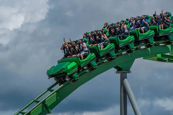 Orlando Florida Agosto 2019 Pessoas Divertindo Muito Bem Incredible Hulk — Fotografia de Stock