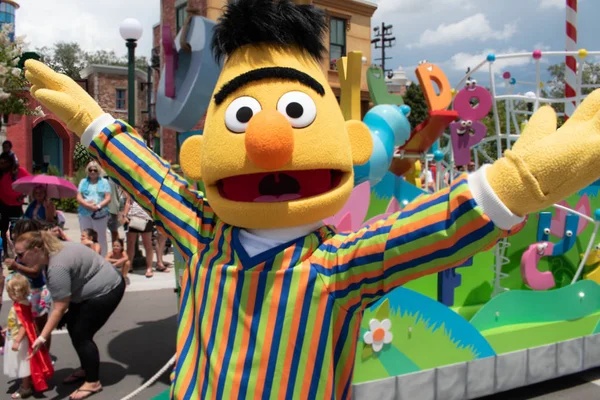 Orlando, Florida. 07 Ağustos 2019. Seaworld 2 susam sokakta Komik Bert