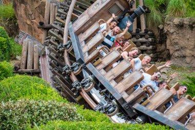 Orlando, Florida. 14 Ağustos 2019. Hayvanlar Alemi'nde müthiş Expedition Everest rollercoaster zevk İnsanlar (184)