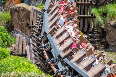Orlando, Florida. 14 Ağustos 2019. İnsanlar eğlence Expedition Everest rollercoaster tatil yaz aylarında, Animal Kingdom (202).