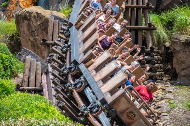 Orlando, Florida. 14 Ağustos 2019. İnsanlar eğlence Expedition Everest rollercoaster tatil yaz aylarında, Animal Kingdom (203)).