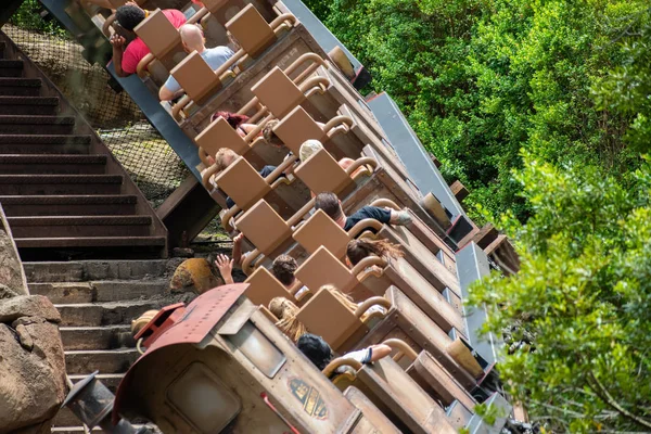 Orlando Florida August 2019 People Enjoying Terrific Expedition Everest Rollercoaster — Stock Photo, Image