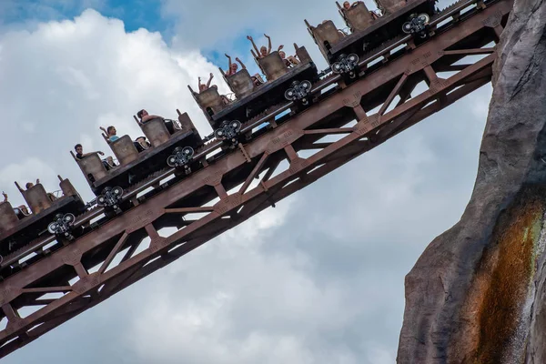 Orlando Florida August 2019 People Enjoying Terrific Expedition Everest Rollercoaster — Stock Photo, Image