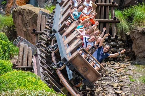 Orlando Florida August 2019 People Having Fun Expedition Everest Rollercoaster — Stock Photo, Image