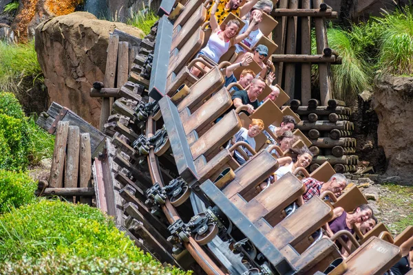 Orlando Florida August 2019 People Having Fun Expedition Everest Rollercoaster — Stock Photo, Image