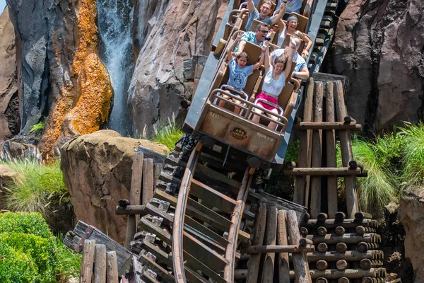 Orlando Florida August 2019 People Having Fun Expedition Everest Rollercoaster — Stock Photo, Image