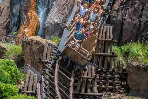 Orlando Florida August 2019 People Having Fun Terrific Expedition Everest — Stock Photo, Image