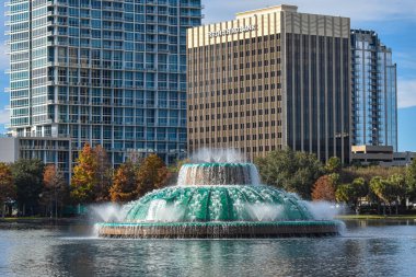 Orlando, Florida. 17 Ağustos 2019 Linton E. Allen Memorial Fountain şehir merkezinde (1)