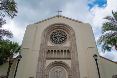 Orlando, Florida. 17 Ağustos 2019. Şehir merkezindeki St. James Katedrali'nin en iyi manzarası (57).