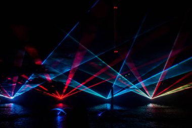 Orlando, Florida. 23 Ağustos 2019. Elektrik Okyanusu yedi denizlerde havai fişek, dans çeşmeler ve Seaworld (11 de sis screensa featuring mevsimsel havai fişek gösterisi).