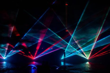 Orlando, Florida. 23 Ağustos 2019. Elektrik Okyanusu yedi denizlerde havai fişek, dans çeşmeler ve Seaworld (12 de sis screensa featuring mevsimsel havai fişek gösterisi).