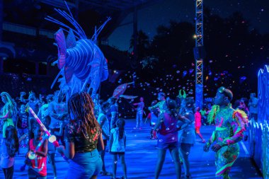 Orlando, Florida. 23 Ağustos 2019. Seaworld (15) de Electric Ocean Club Sea Glow aile dostu dans partisi zevk İnsanlar).