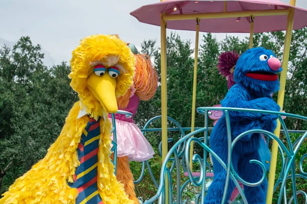 Orlando, Florida. 28 Ağustos 2019. Seaworld'de Büyük Kuş ve Kurabiye Canavarı (1).