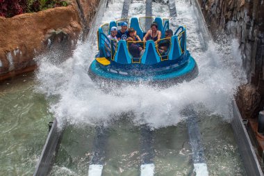 Orlando, Florida. 28 Ağustos 2019. İnsanlar Seaworld de inanılmaz Infinity Falls cazibe zevk , (330)