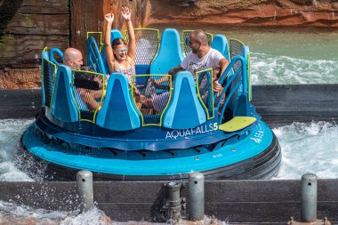 Orlando, Florida. 28 Ağustos 2019. İnsanlar seaworld geçen yaz sırasında, Infinity Falls eğlenceli , (59).