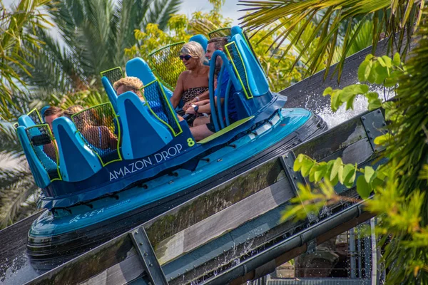 Orlando Florida Agosto 2019 Pessoas Desfrutando Incrível Atração Infinity Falls — Fotografia de Stock