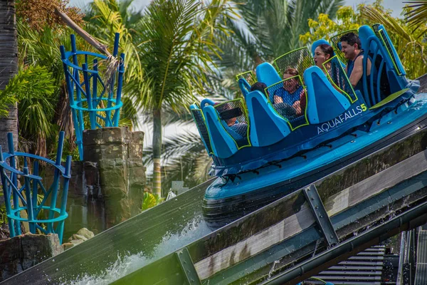 Orlando Florida Agosto 2019 Gente Disfrutando Increíble Atracción Infinity Falls — Foto de Stock