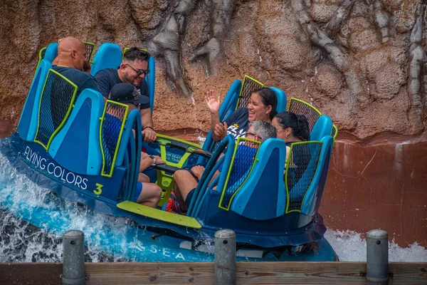 Orlando Florida Agosto 2019 Gente Disfrutando Increíble Atracción Infinity Falls — Foto de Stock