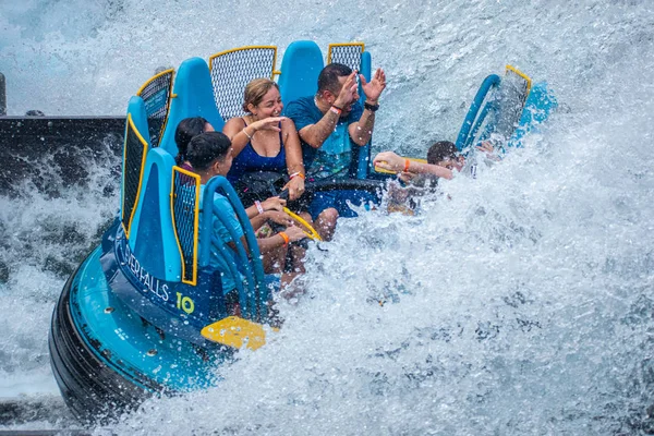 奥兰多 佛罗里达州2019年8月28日 人们在海洋世界无限瀑布中嬉戏 — 图库照片