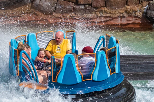 Orlando Florida Agosto 2019 Gente Divirtiéndose Con Gran Chapoteo Infinity — Foto de Stock