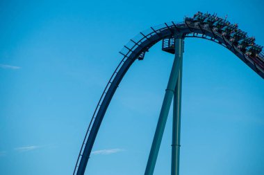 Orlando, Florida. 31 Ağustos 2019. Seaworld inanılmaz Mako rollercoaster zevk İnsanlar (6)